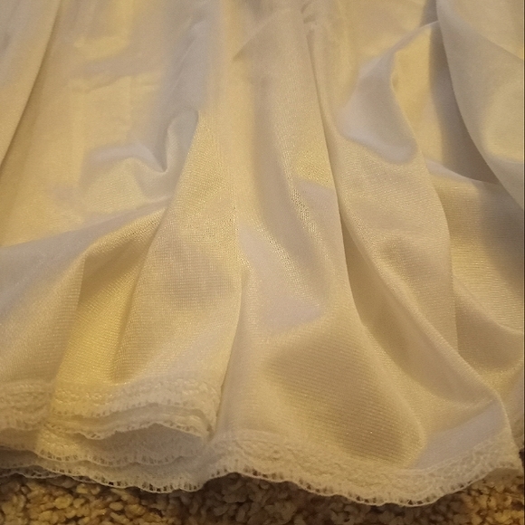 Vanity Fair Slip - Picture 3 of 5